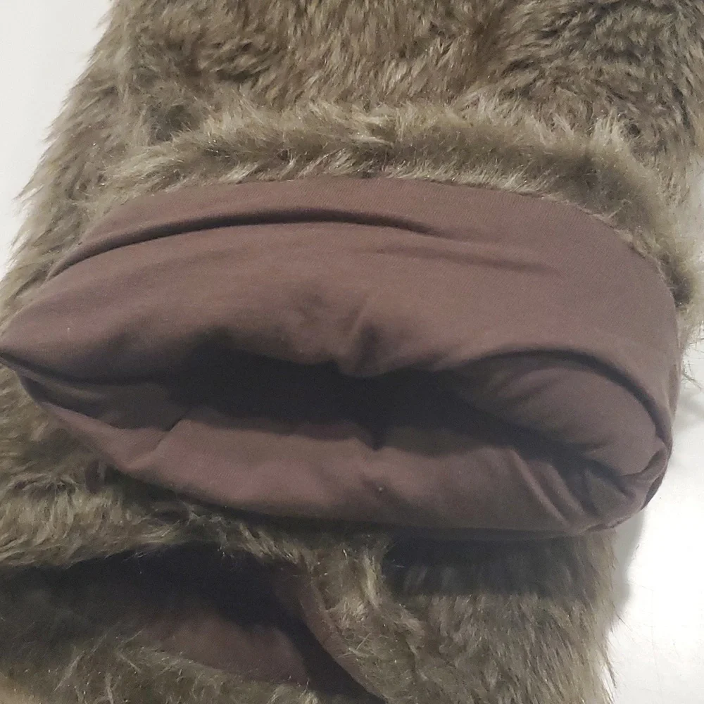 NWT HUE Faux Fur Leg Warmer